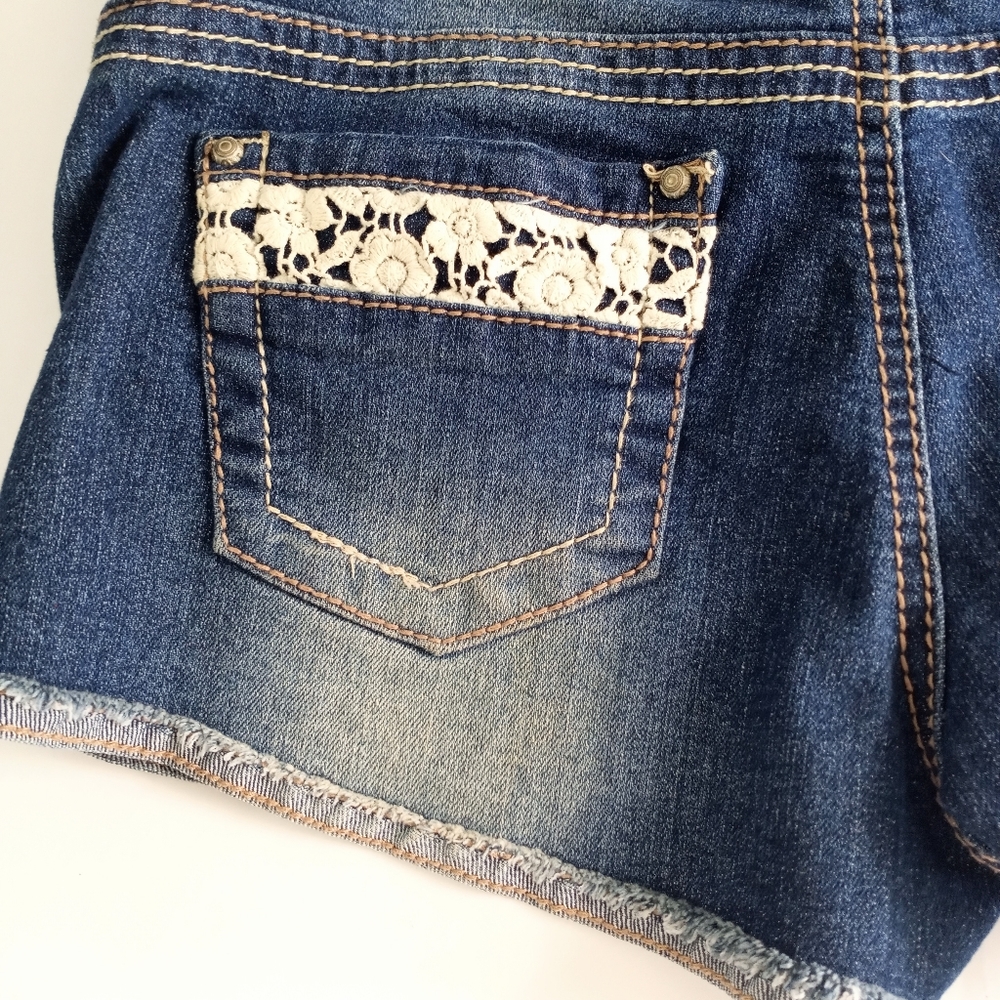 Almost Famous Bibs Jean Shorts Embellished Size 5 - Picture 3 of 16
